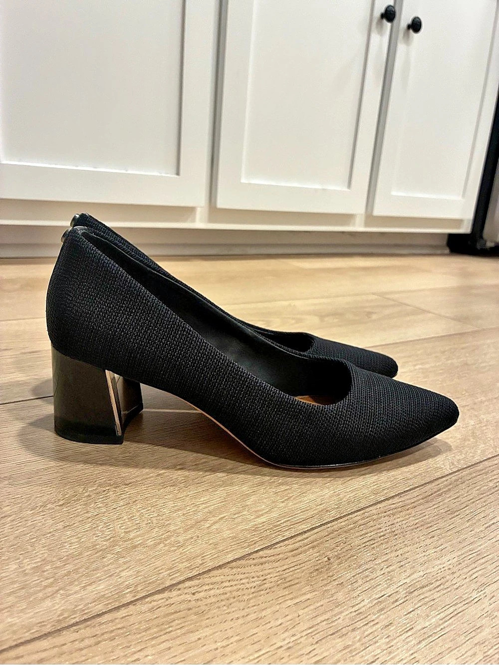 Donald Pliner Women’s Suzette Pointed Toe Pump Black Block Heel Size 7.5
